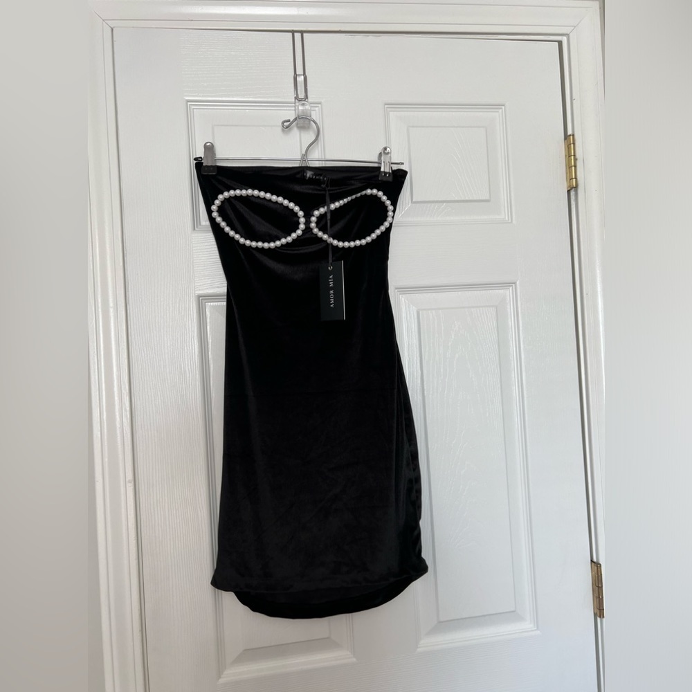 NWT AMOR MIA Claudia Velvet Dress in Black - Picture 6 of 10